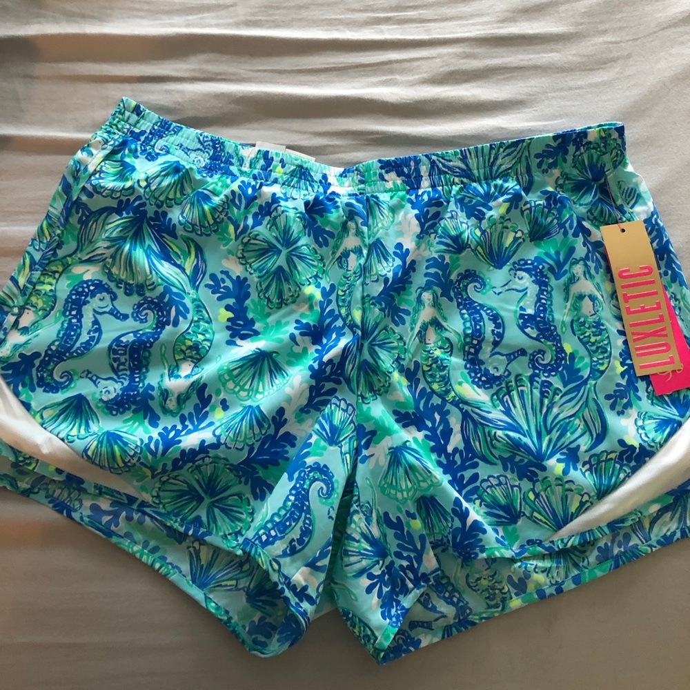 Lilly Pulitzer Ocean trail shorts in seeing double
